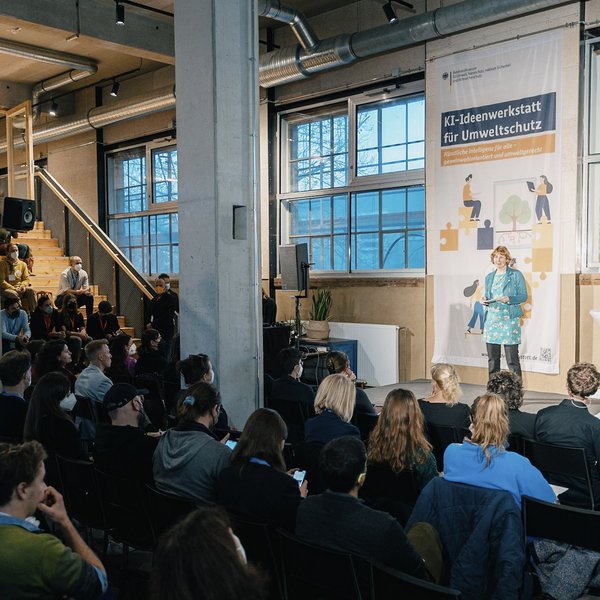 Staatssekretärin Dr. Christiane Rohleder hält eine Keynote zur Eröffnung der KI-Ideenwerkstatt.